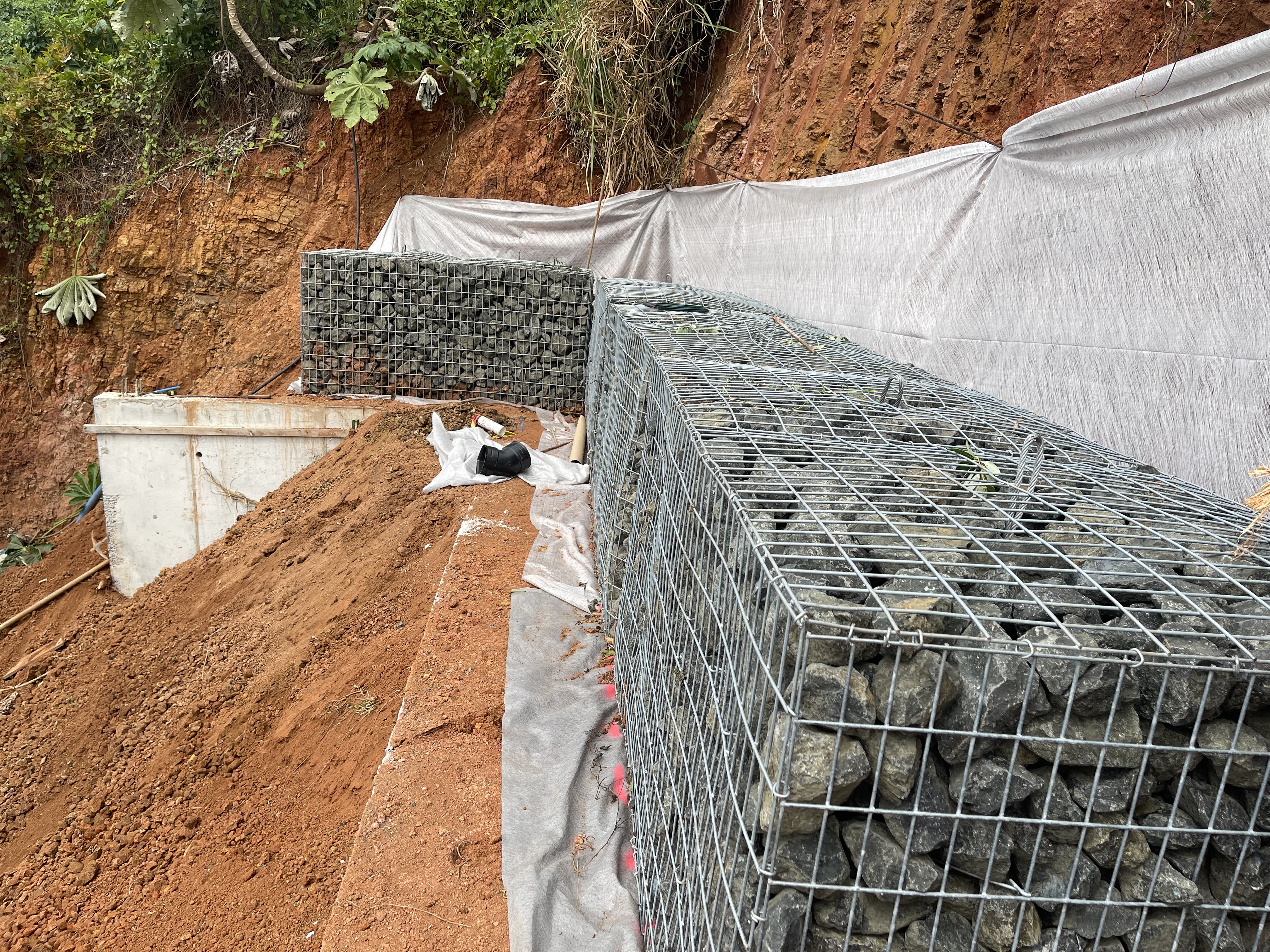 Mur en gabion - fondations du mur
